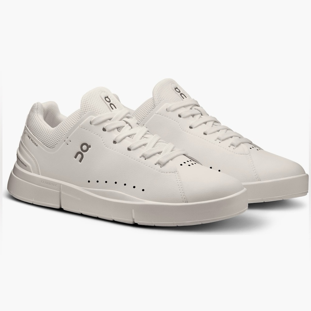On THE ROGER Advantage Tennis Sneaker (Women)